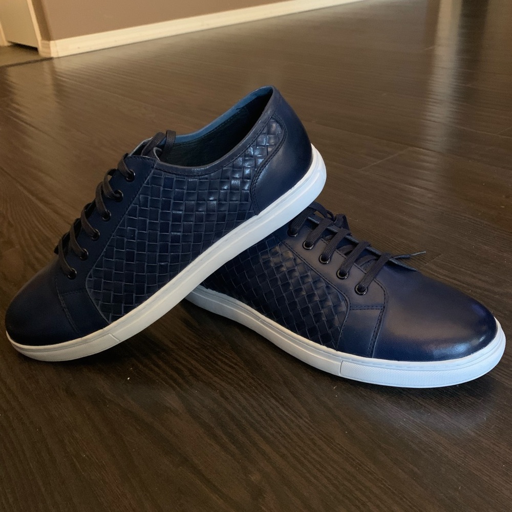 Men’s size 12 Zanzara lace up sneakers Navy Blue